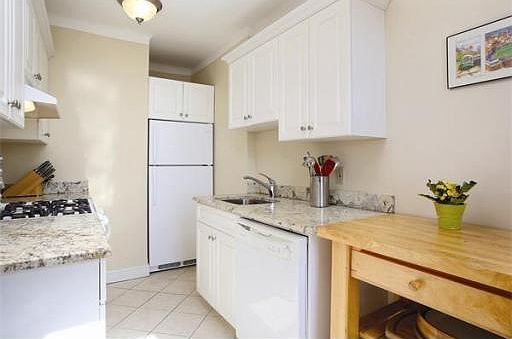 4th image of 1450-1454 Beacon St #842