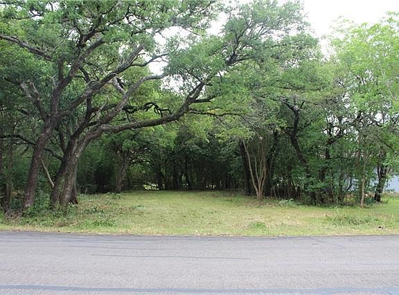 3rd image of 1302 Doris Ln