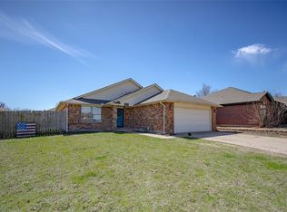 236 SE 24th St, Moore, OK 73160