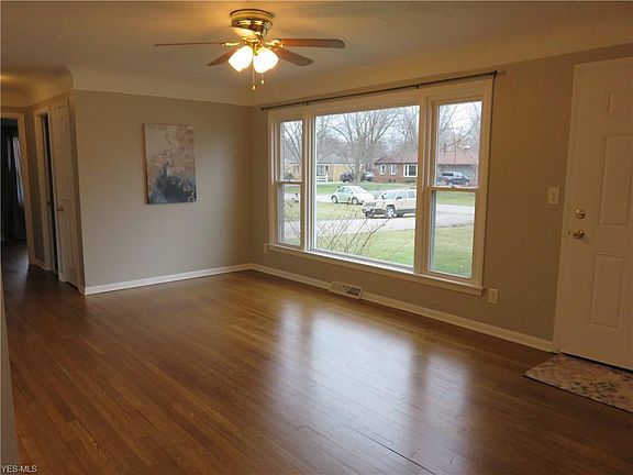 3rd image of 37864 Caroline Dr