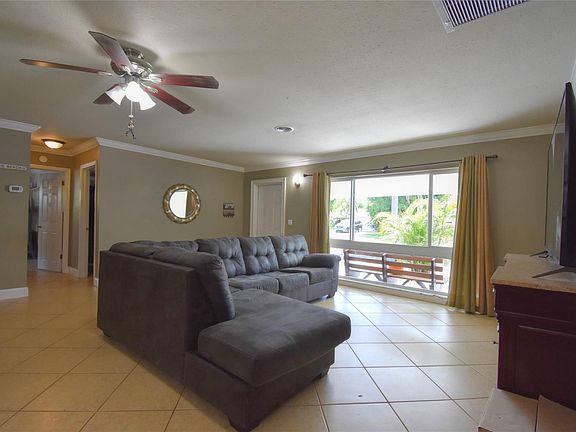 3rd image of 301 SE 12th Street