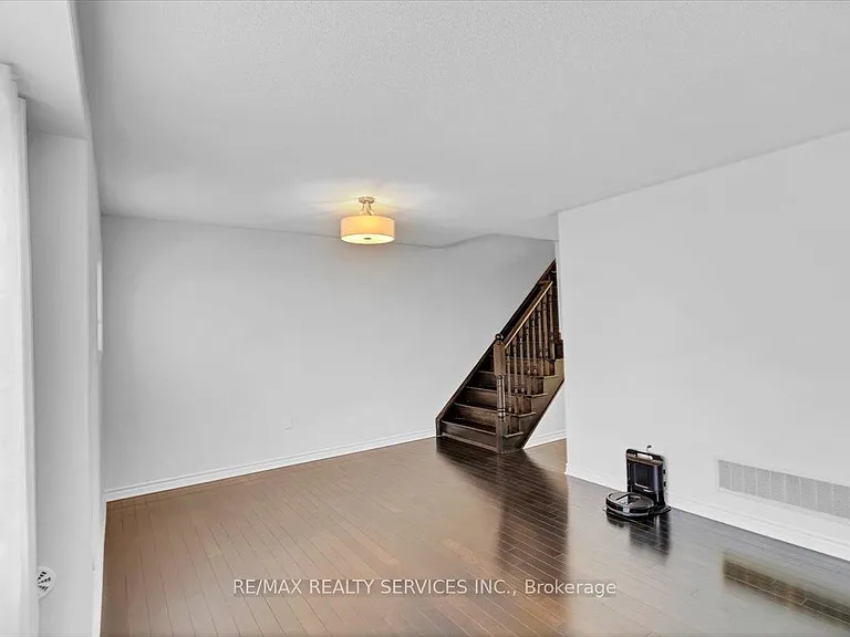 84 Bannister Cres — Photo 21