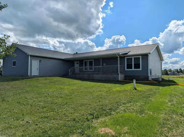 2017 Fox Rd, Goodells, MI 48027