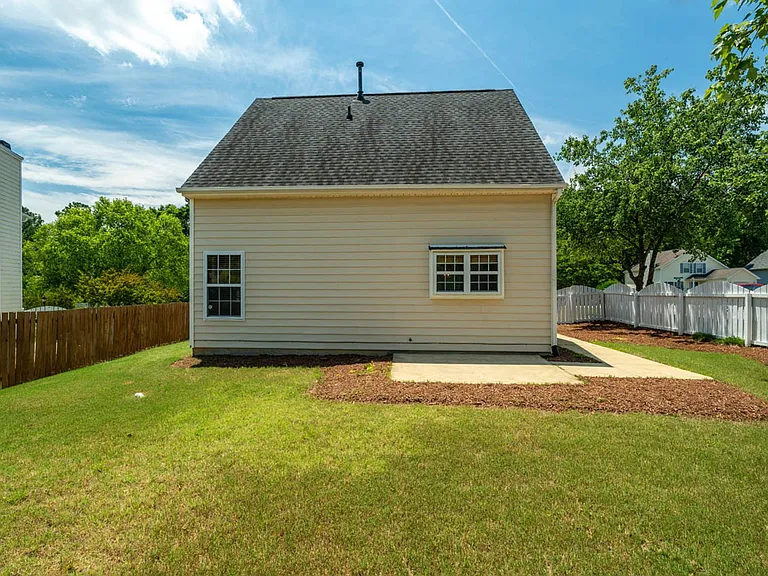 101 Thorncrest Dr — Photo 11