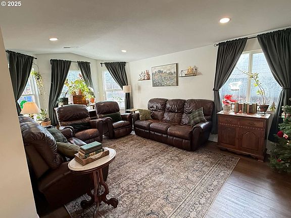 3rd image of 8608 NE 139th Ave