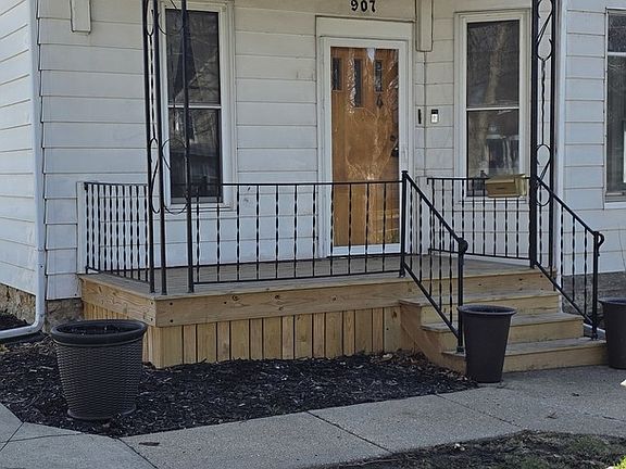 2nd image of 907 W 2nd St