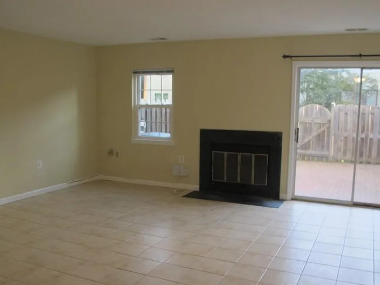215 Amberfield Ln — Photo 16
