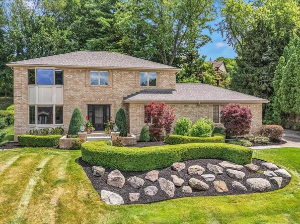 821 Box Canyon Ct, Rochester Hills, MI 48309