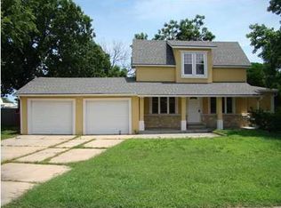 2210 Roanoke Rd, Newton, KS 67114