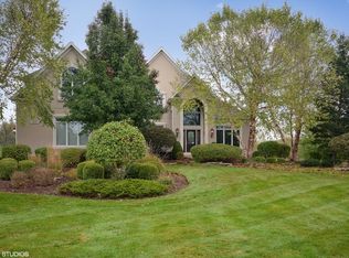 37W880 Heritage Oaks Dr, St Charles, IL 60175