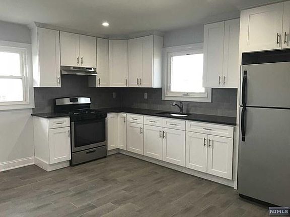 2nd image of 79 Bergen St Floor 2