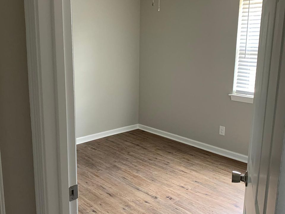 1st image of 142 Primrose Dr