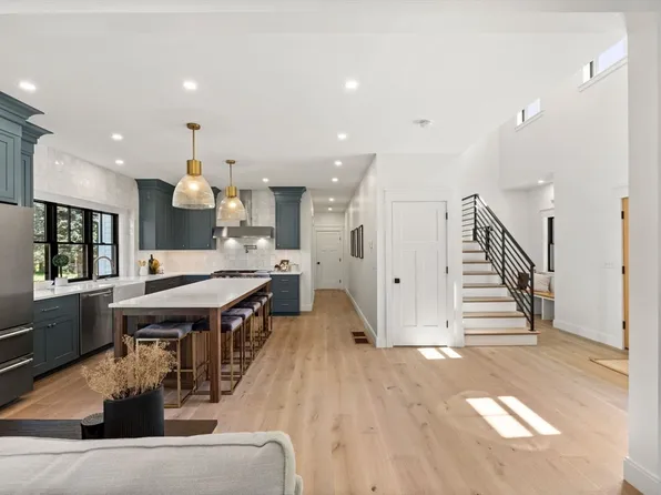112 Middle Rd, Newbury, MA 01951