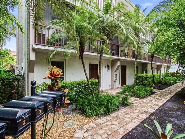995 9th AVE S #4, NAPLES, FL 34102