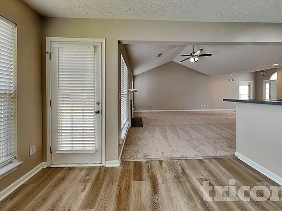 5th image of 94 Oakview Dr