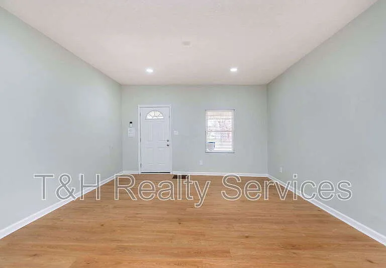 326 Jefferson Ave — Photo 5