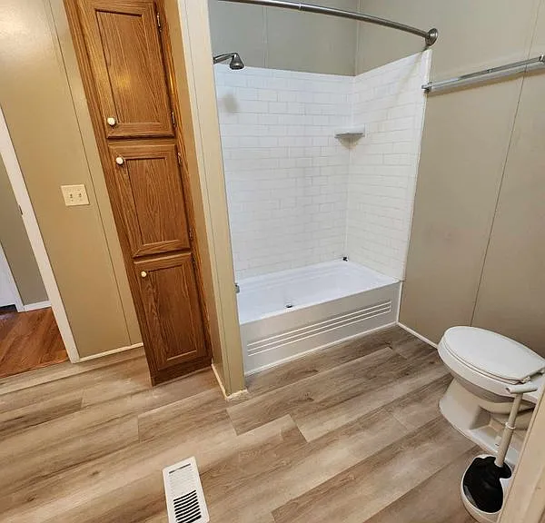 922 Ashwood St — Photo 29