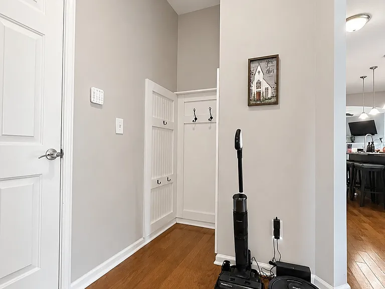 481 Highgrove Dr — Photo 8