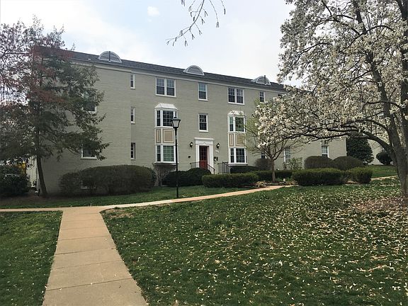 3rd image of 814 S Arlington Mill Dr APT 302