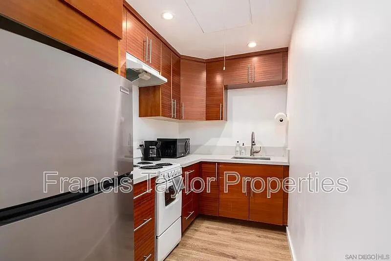 1 bed, 1.0 bath, 650 sqft, $2,000 — Photo 3