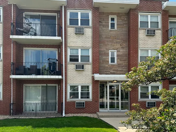 10524 S Pulaski Rd APT 2SE, Oak Lawn, IL 60453