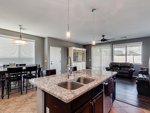 2nd image of 3660 E Parkview Dr
