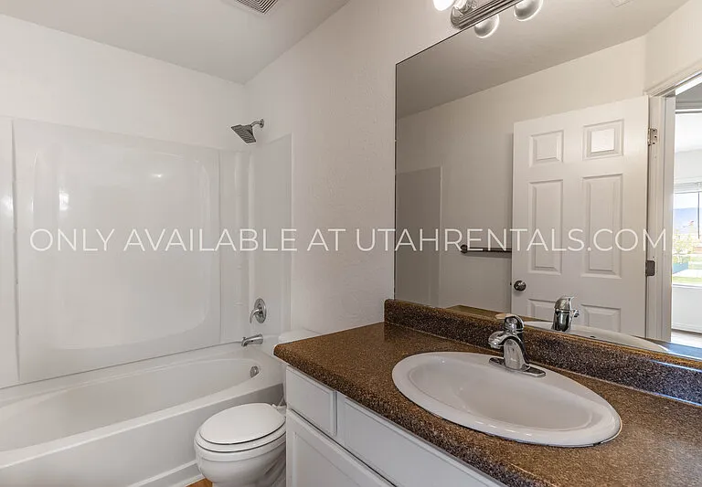 211 Greenfield Cir #150 — Photo 23