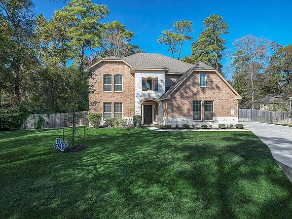 Located at the end of a cul-de-sac in the beautiful River Plantation Community.