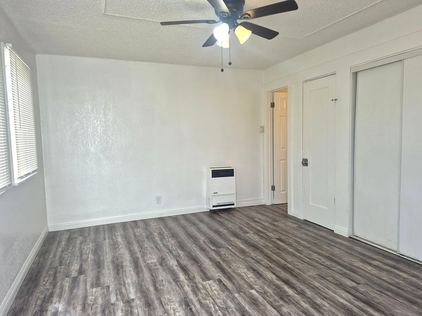 Studio, 1.0 bath, 300 sqft, $1,412 — Photo 2