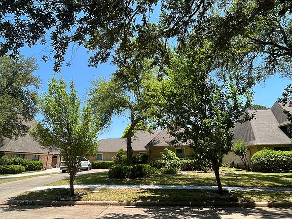 3rd image of 3219 W Farmington Ln