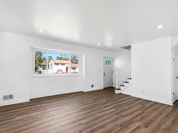 3rd image of 1161 Pioneer Dr
