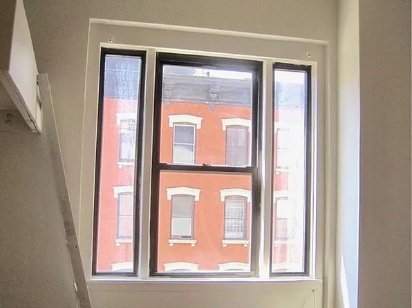 161 E 25th St APT 4C