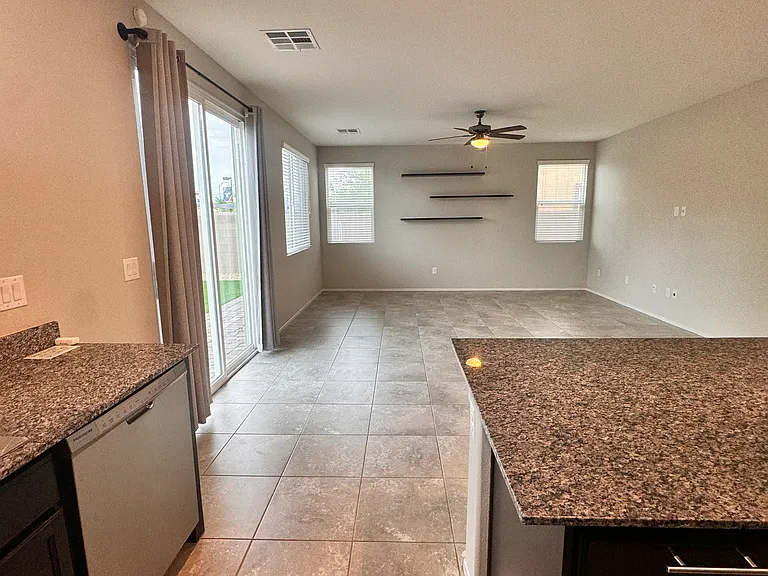 White Opal St — Photo 22