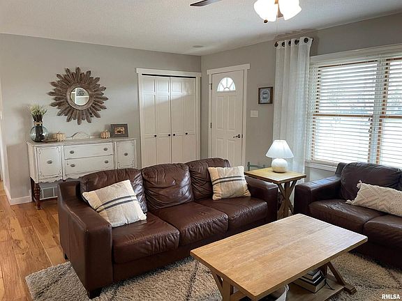 3rd image of 3834 Sequoia Dr