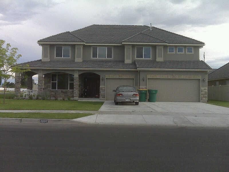 1st image of 2037 Grays Dr