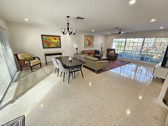 2nd image of 406 Venetian Dr