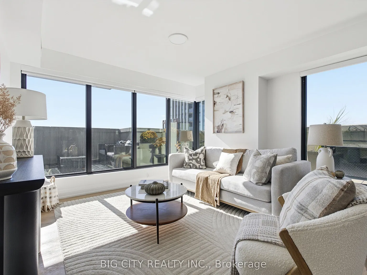 2 bed, $4,250 — Photo 1
