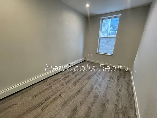 Rented by Metropolis International Realty Inc. | media 6