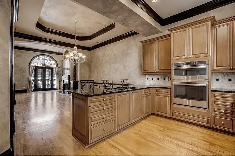 3 bed, 2.5 bath, 2320 sqft, $4,100 — Photo 4