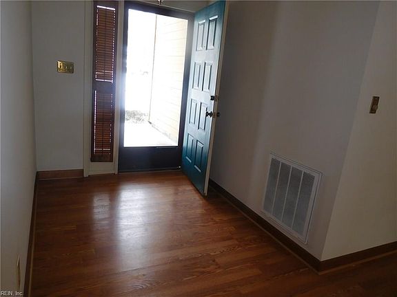 3rd image of 1805 Saint Regis Cir