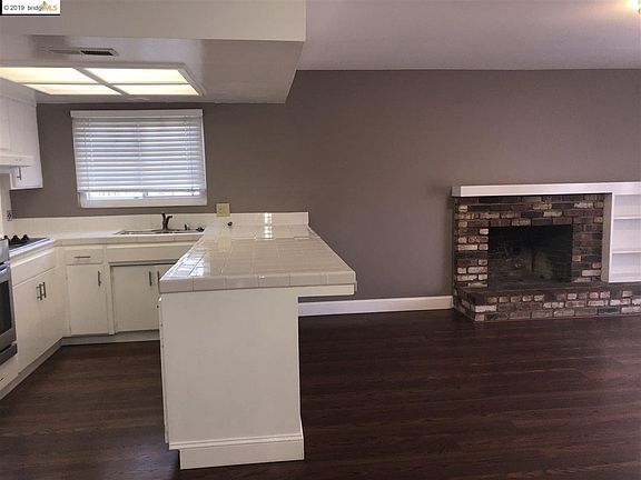 4th image of 25 N Lake Cir