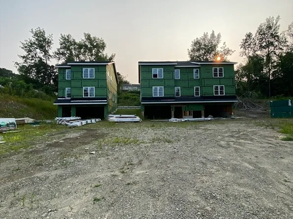 47-47R Yarnie #8A, Worcester, MA 01602