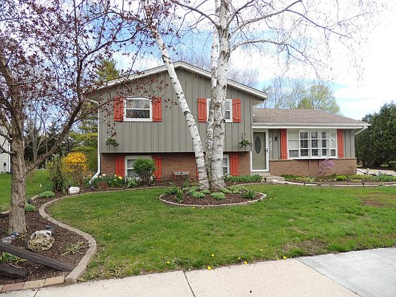 2nd image of 825 Wellington Dr