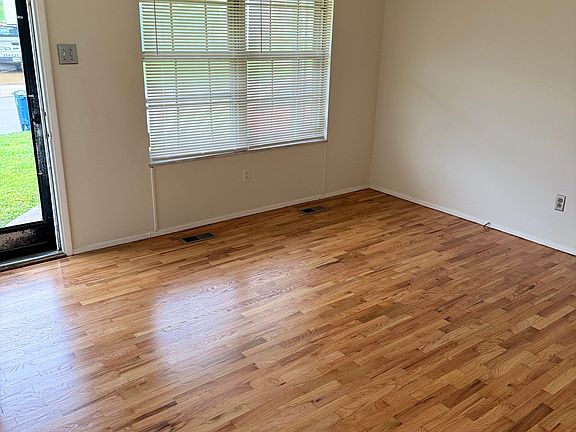 5th image of 10054 Prince Dr