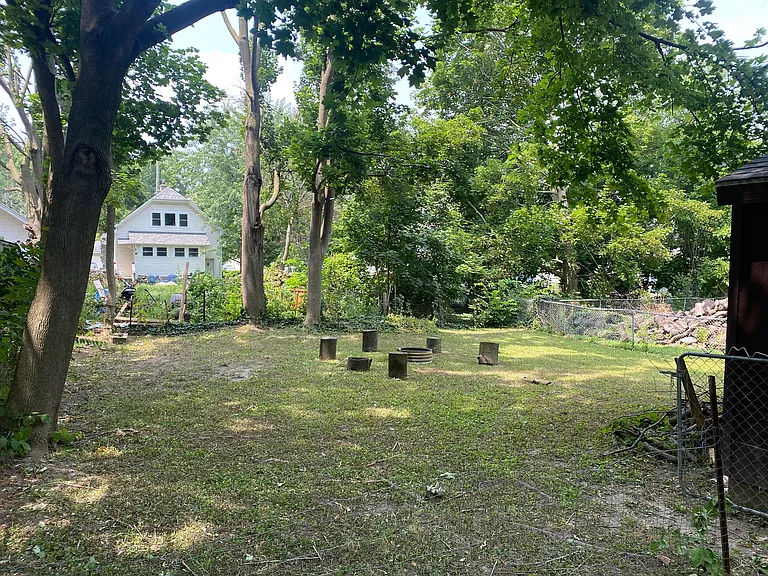 333 N Foster Ave — Photo 16
