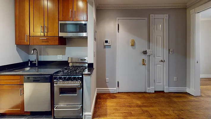 Rented by Bond New York | media 8