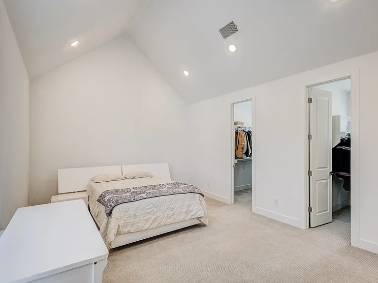 114 E Chester Ct — Photo 19