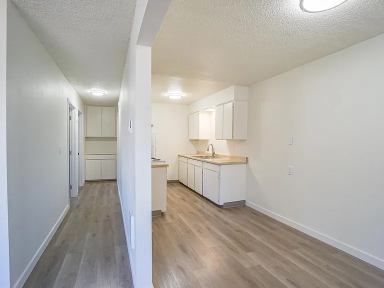 704 N Broadway St — Photo 22