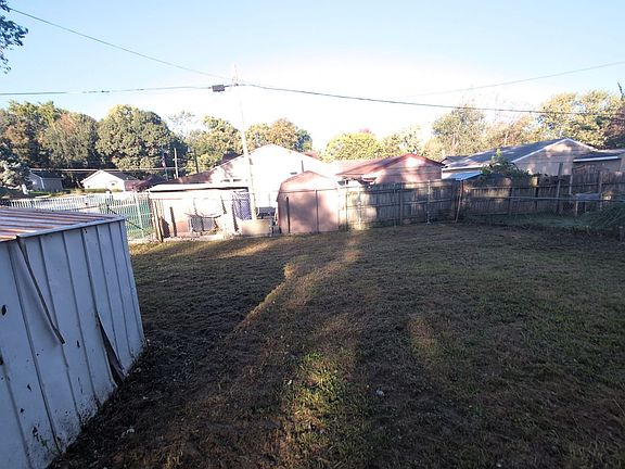 4th image of 1420 E 36th Ct