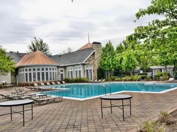 13363 Connor Dr APT H, Centreville, VA 20120